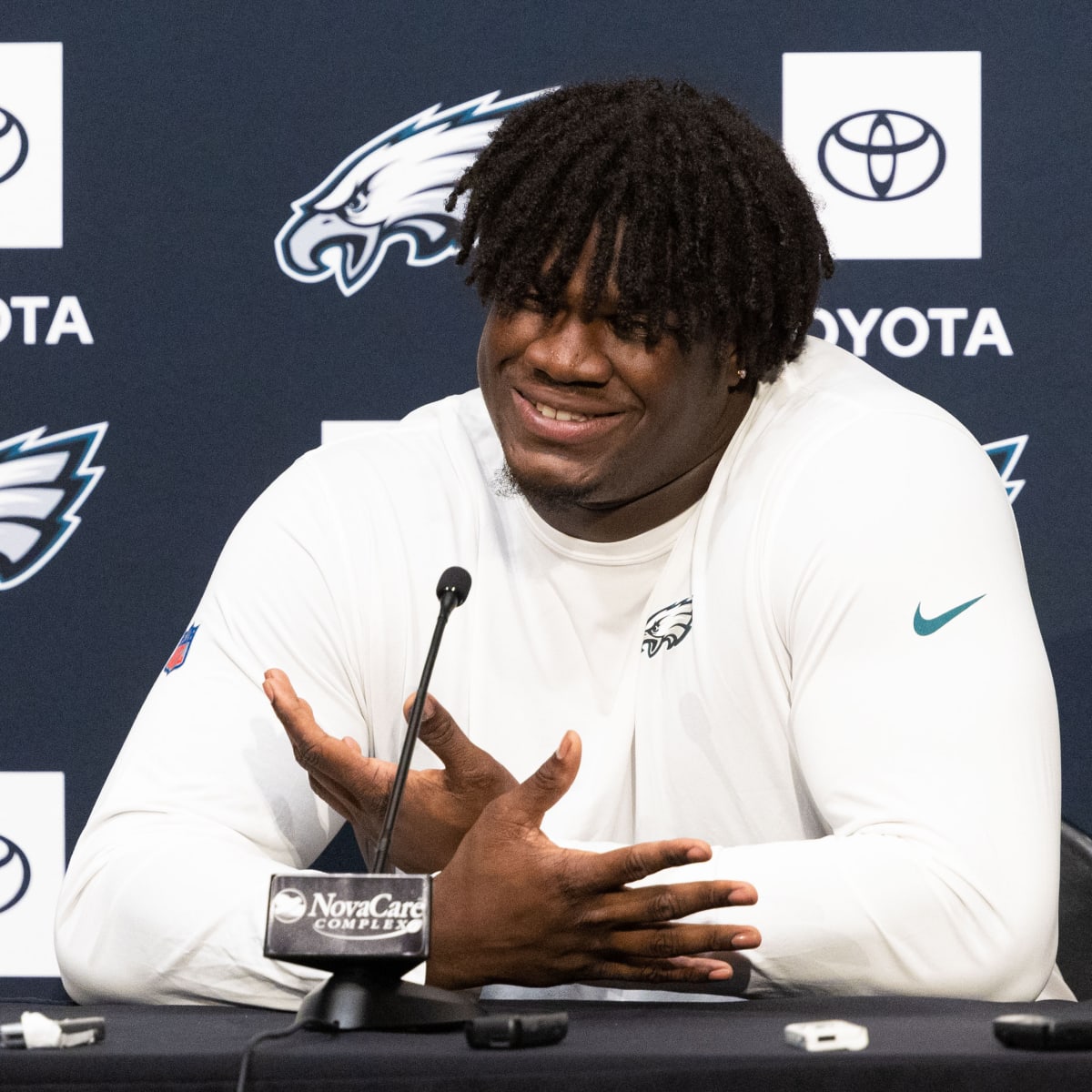 WATCH: Eagles rookie DT Jordan Davis shows off his vocal cords in