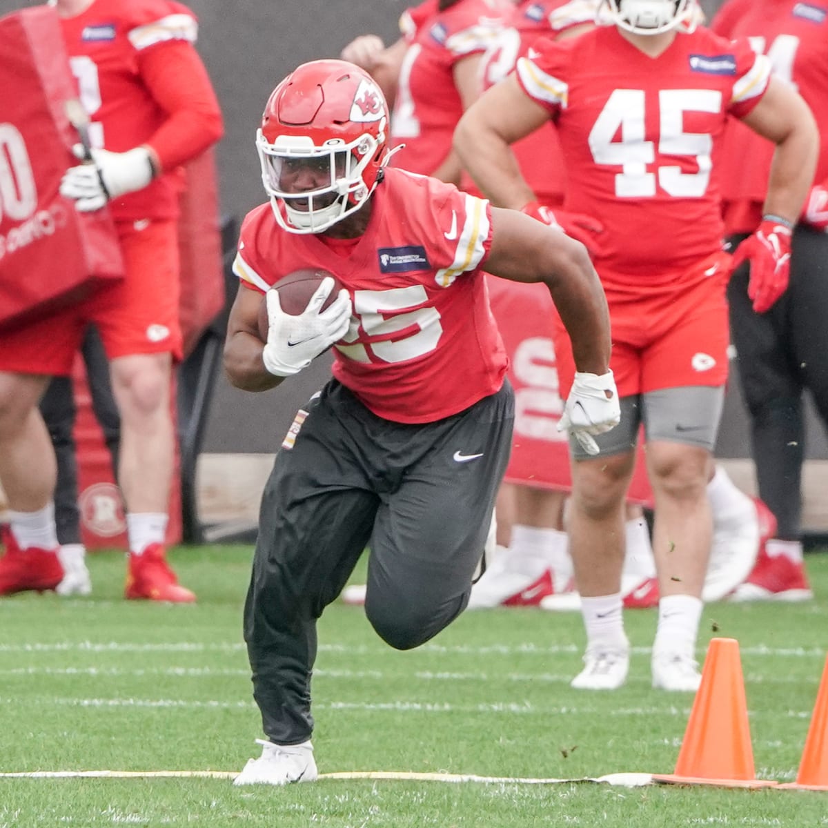 Chiefs RB Clyde Edwards-Helaire Returns To Practice