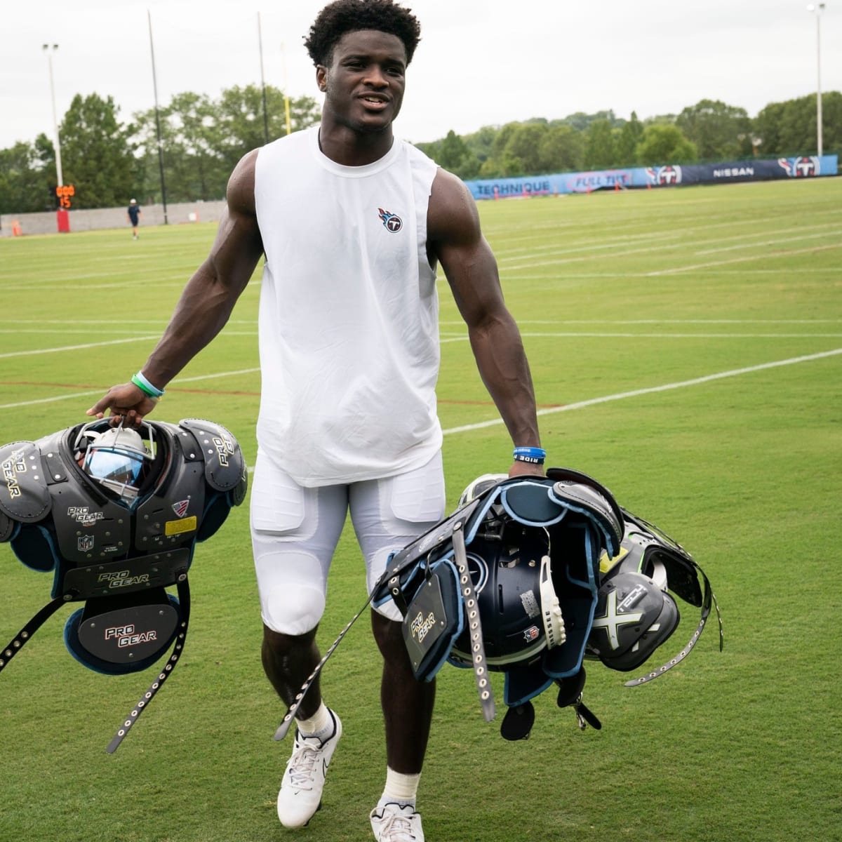 Tennessee Titans: Roger McCreary Measures Up to NFL Competition - Sports  Illustrated Tennessee Titans News, Analysis and More