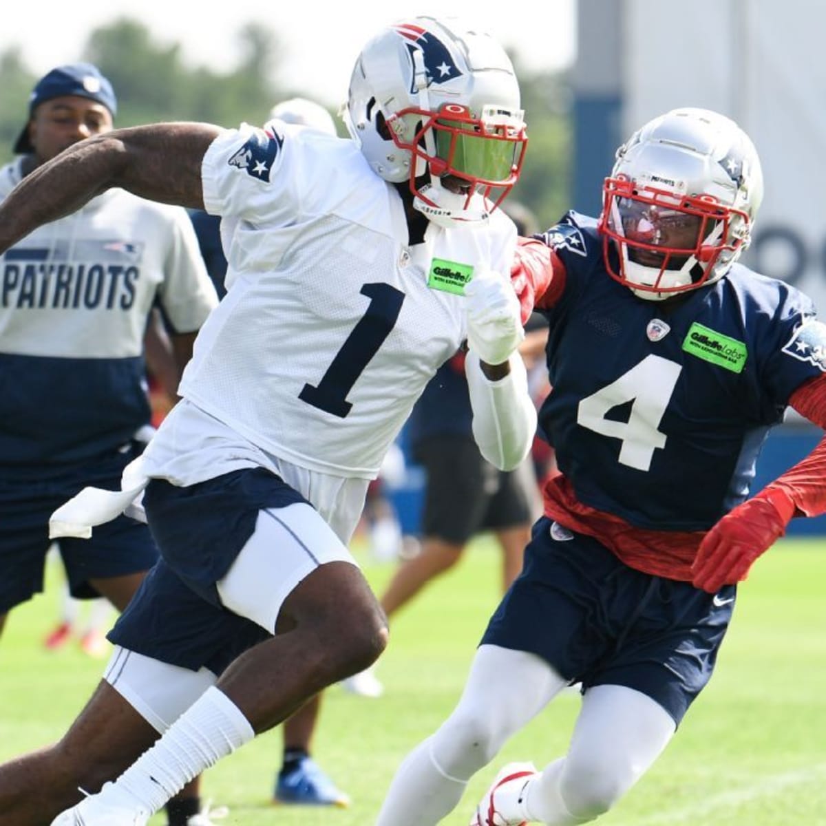 New England's Devante Parker hosts football camp in Louisville