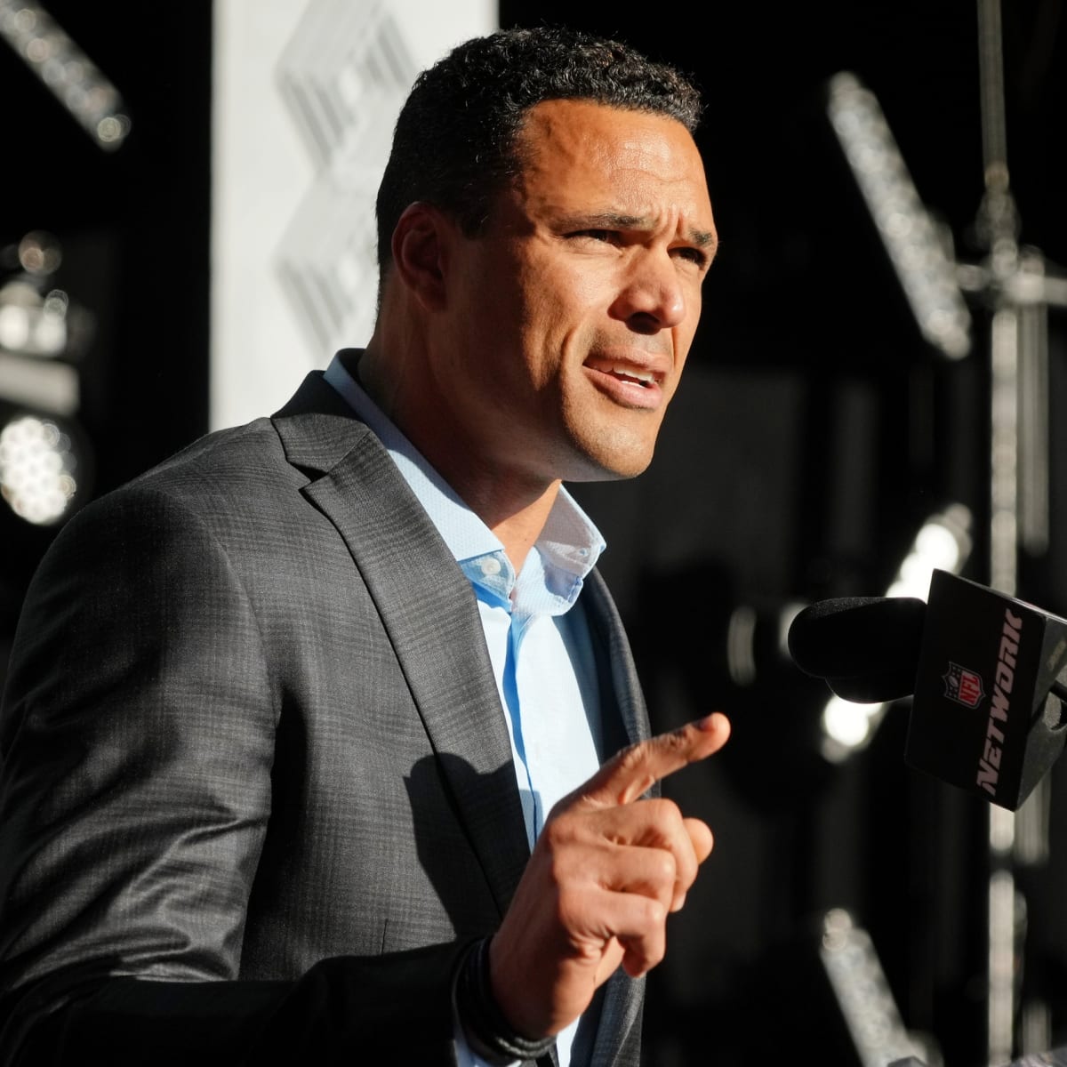 Tony Gonzalez's third act -- From HOF tight end to analyst to aspiring  actor - ESPN