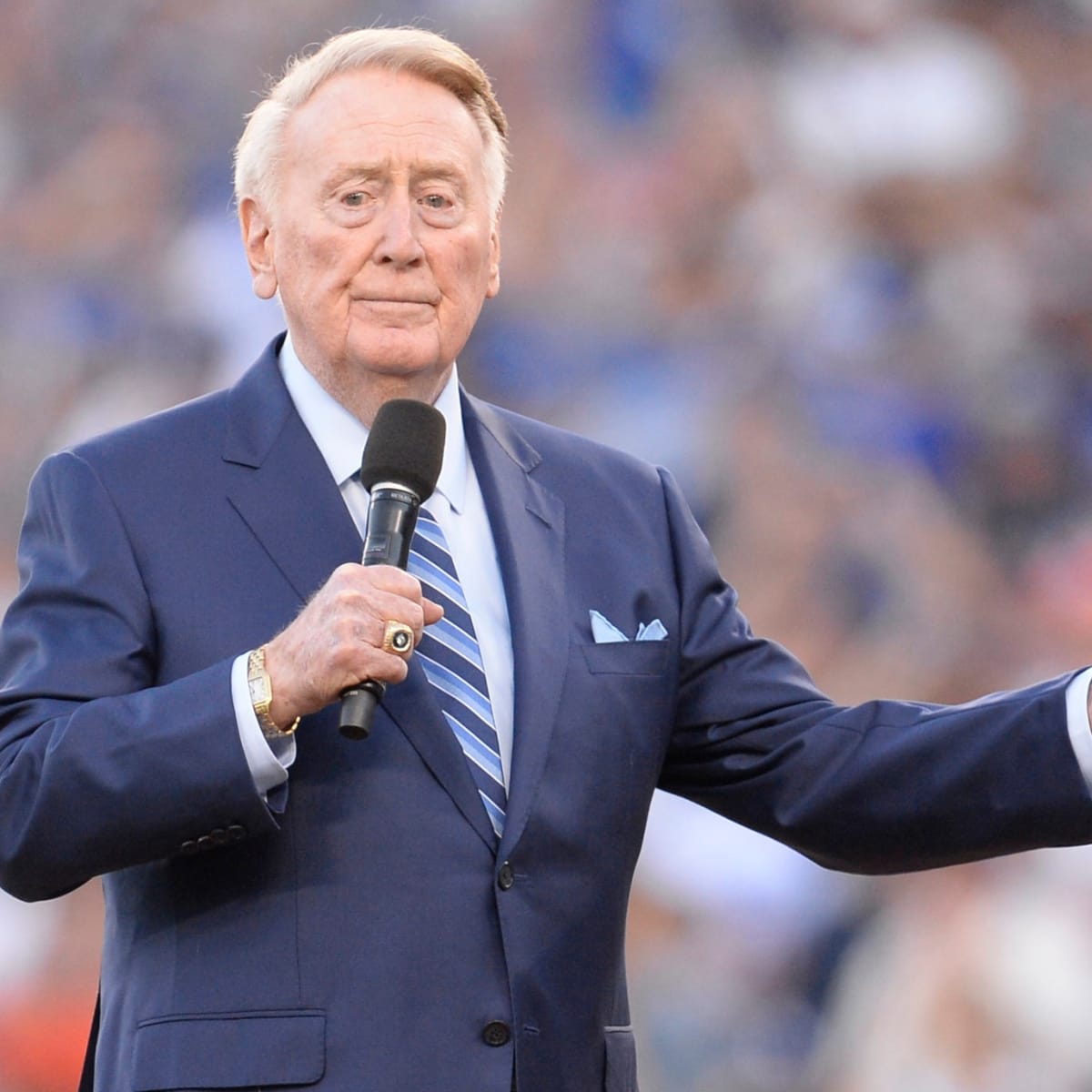 Vin Scully, legendary Dodgers baseball broadcaster, dies at 94
