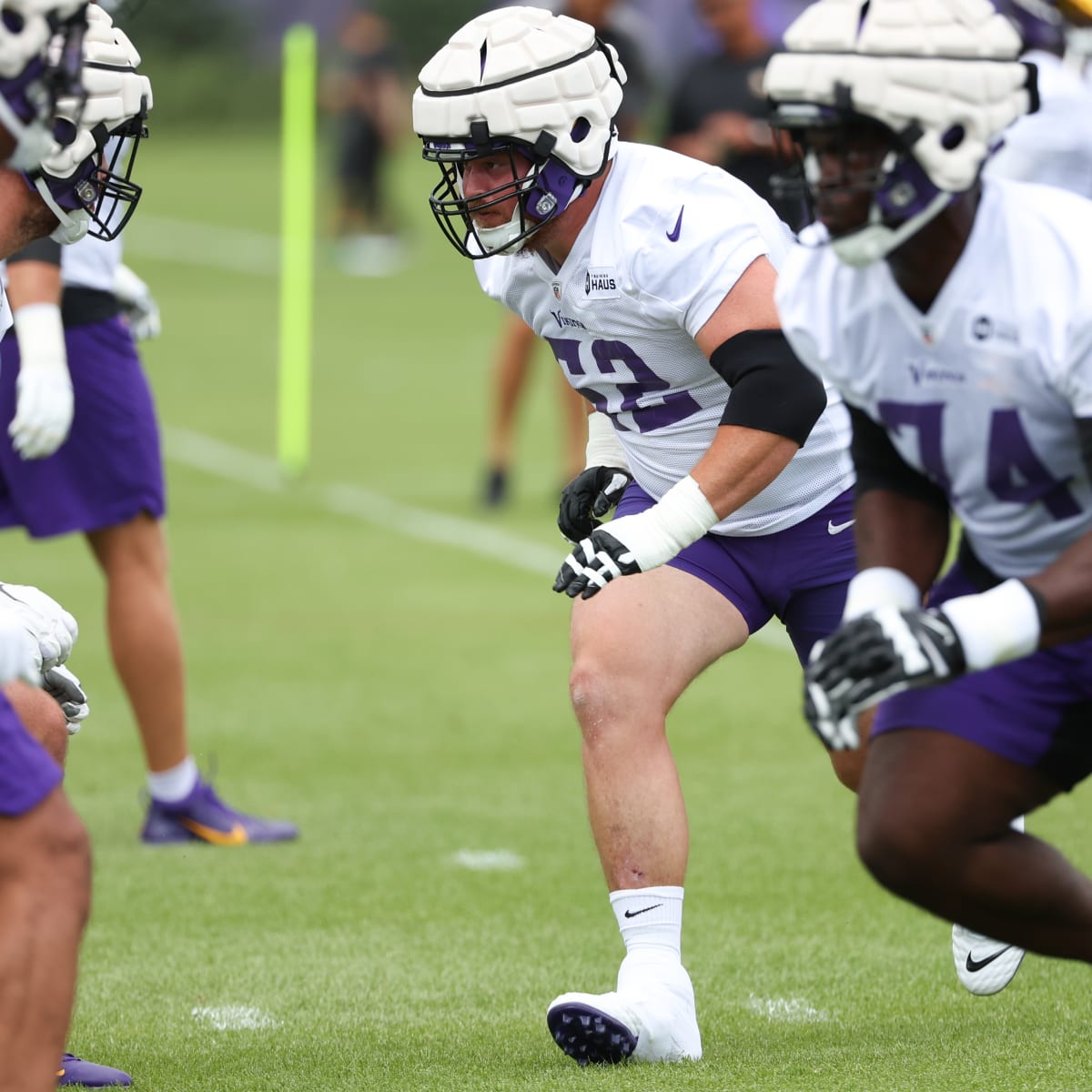 Minnesota Vikings guard Chris Reed stands on the field during an NFL  football team practice in Eagan, Minn., Thursday, Sept. 8, 2022. (AP  Photo/Abbie Parr Stock Photo - Alamy