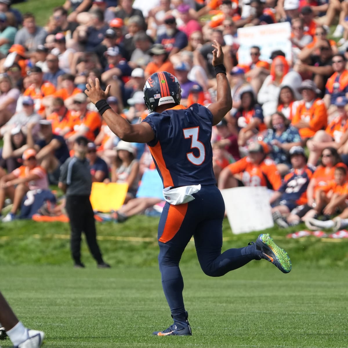 Courtland Sutton blows by defender for 35-yard reception