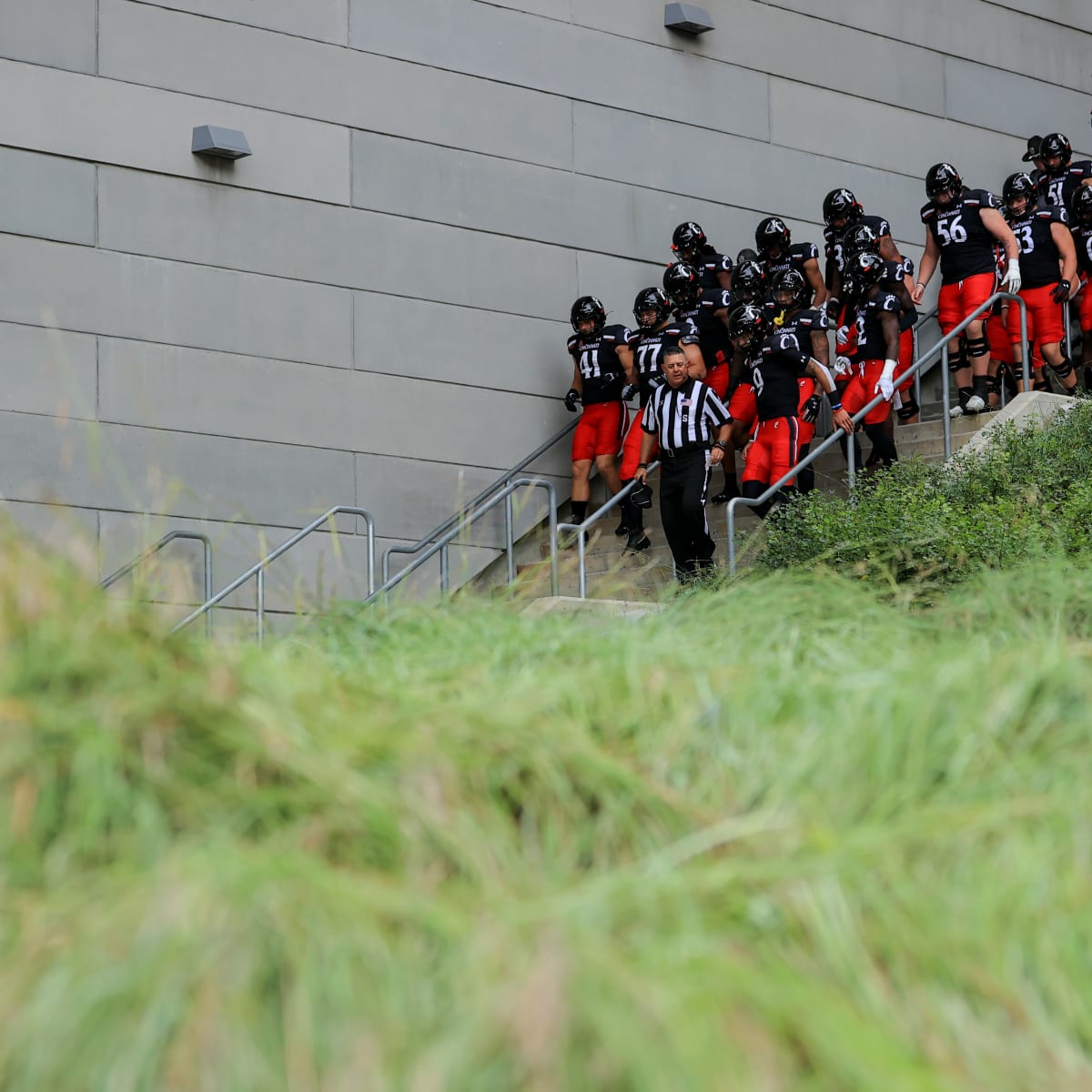 Vance Joseph: Myjai Sanders 'Playing Really Fast' Early in Training Camp -  All Bearcats