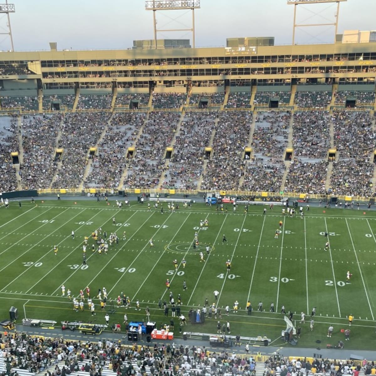 Packers' Rashan Gary Delivered Emotional Speech to Teammates After First  Home Game Back From ACL Injury - Sports Illustrated