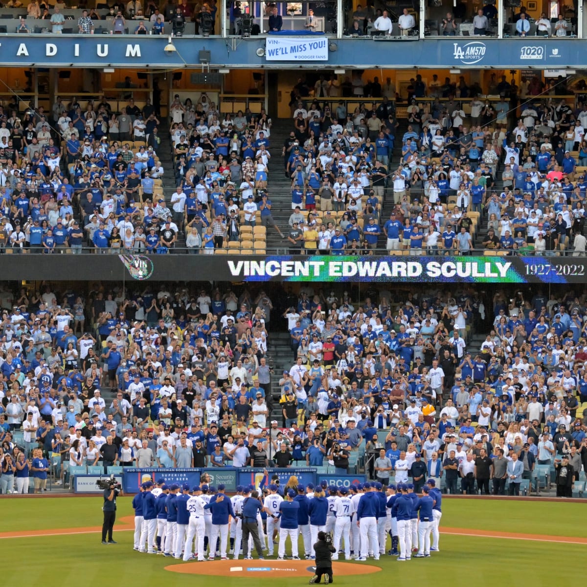 Vin Scully Added to Dodger Stadium's Ring of Honor