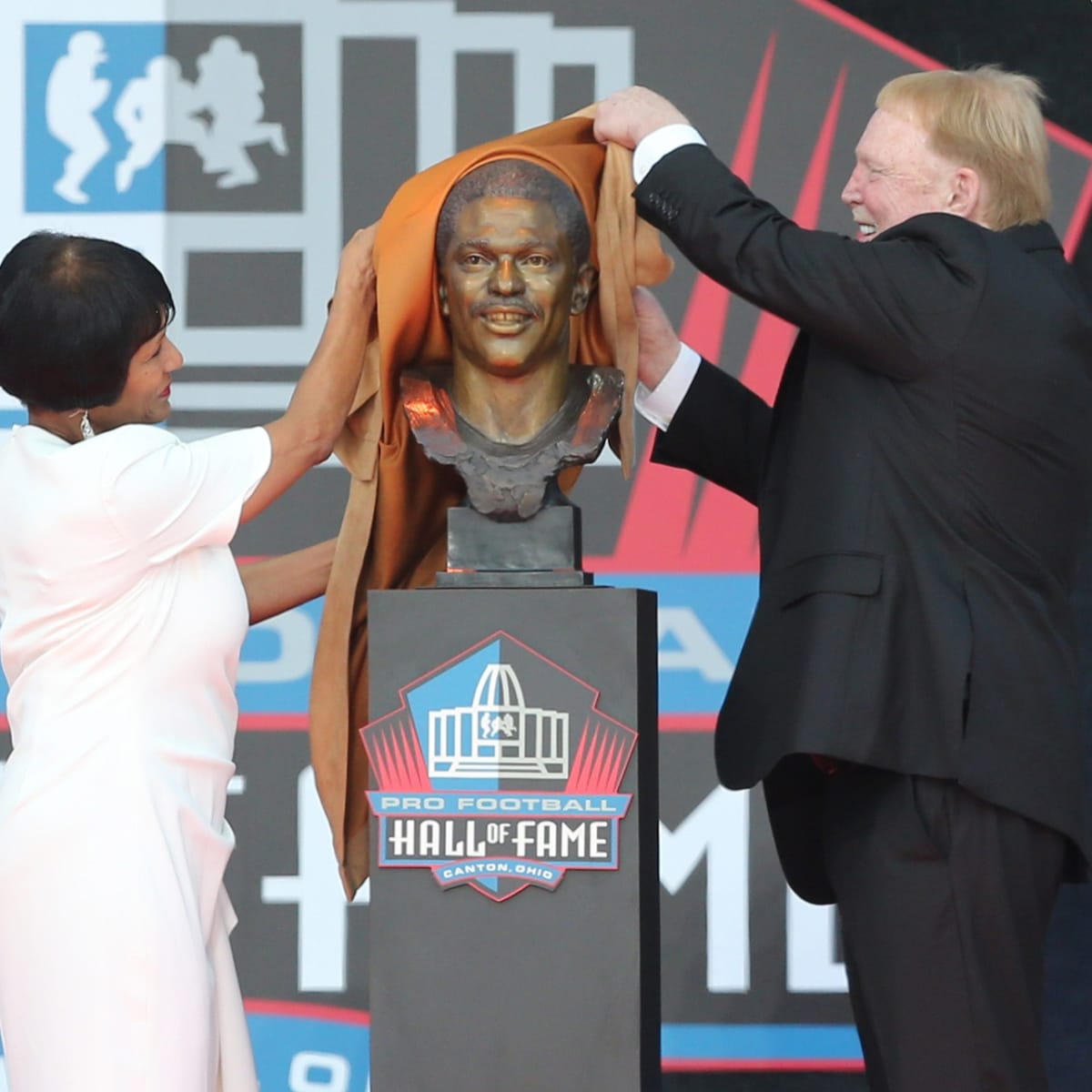 Cliff Branch ends long Pro Football Hall of Fame wait