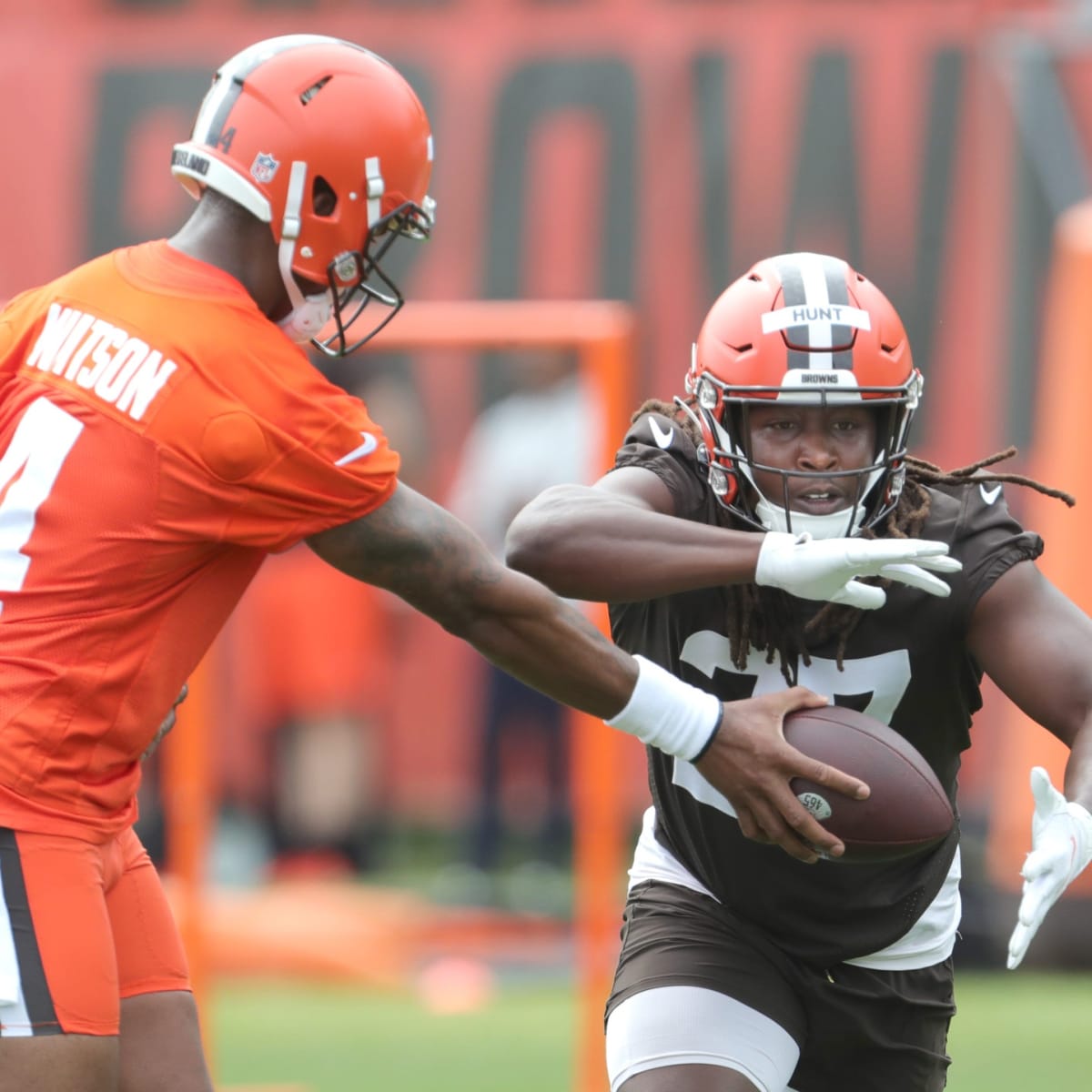 RB Kareem Hunt requests trade from Cleveland Browns, NFL News, Rankings  and Statistics