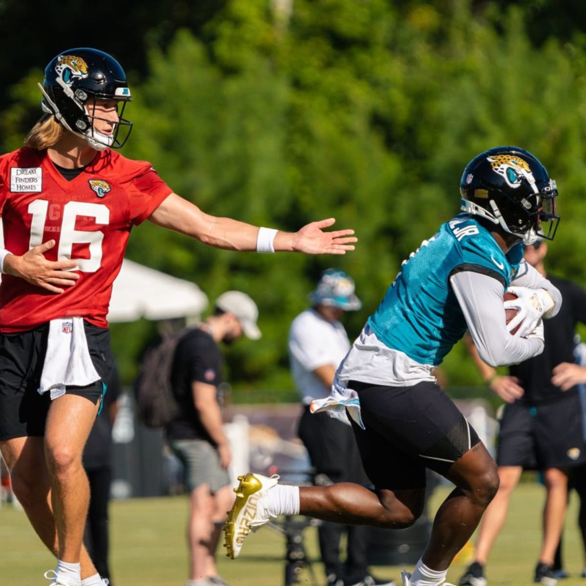 Jaguars 2021 Training Camp: Etienne “getting better…”