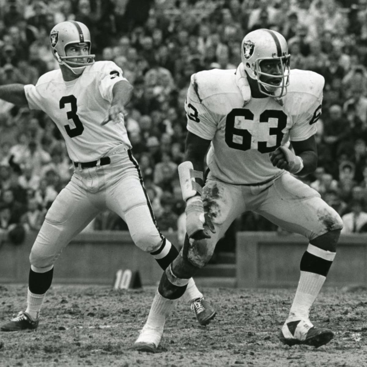 Gene Upshaw vs. Art Thoms was an annual replay at Raiders training