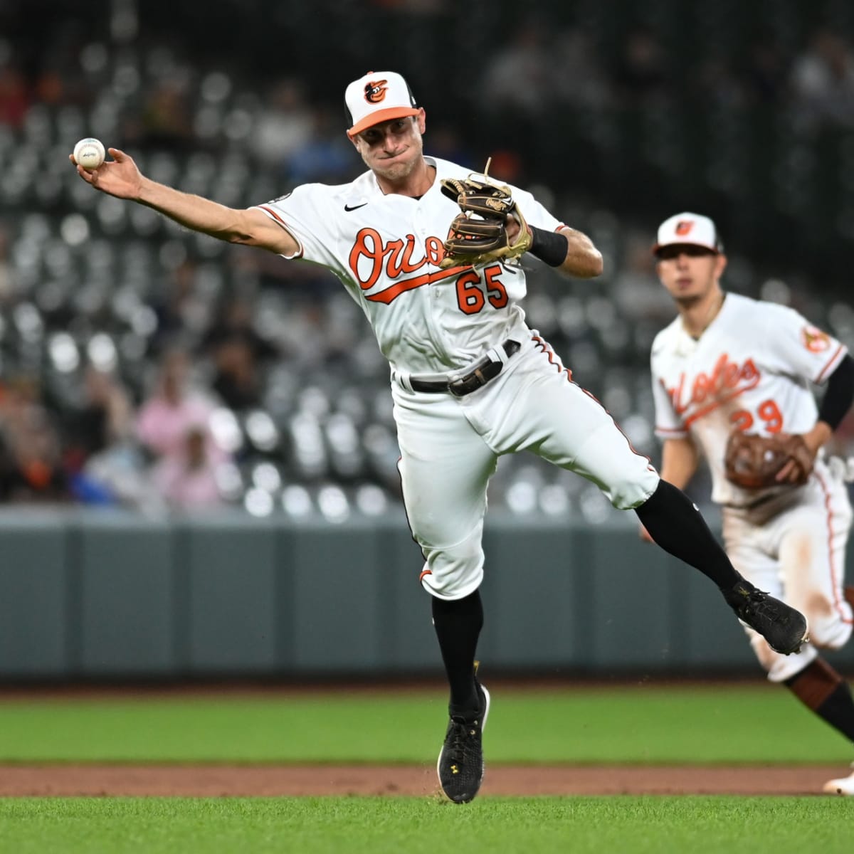 Orioles clip Dodgers in finale, 8-5