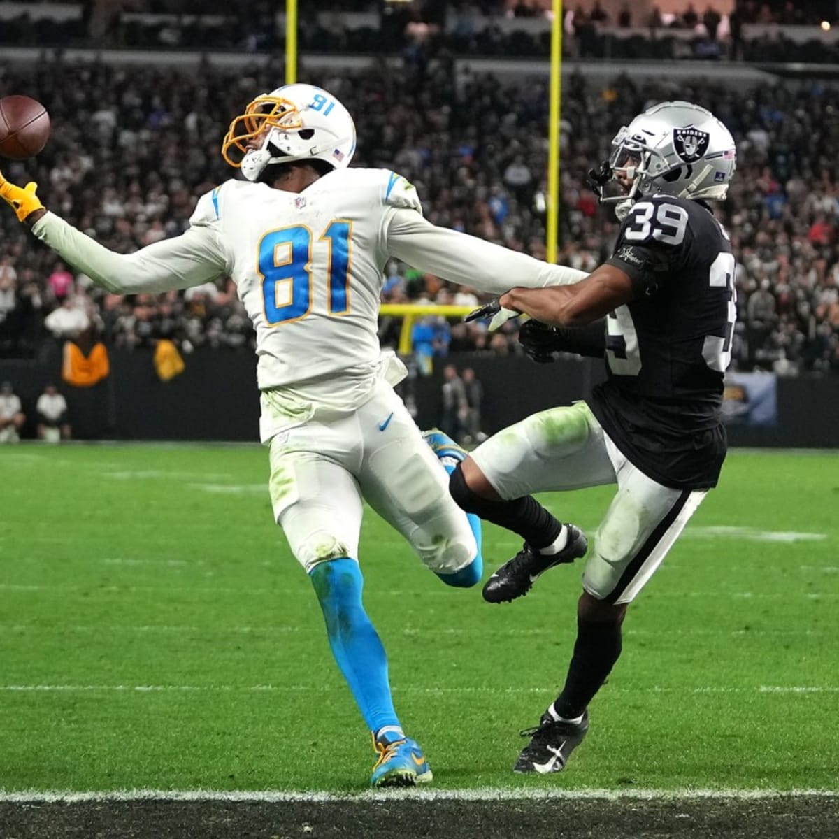 Raiders have open mind on Nate Hobbs' future at cornerback