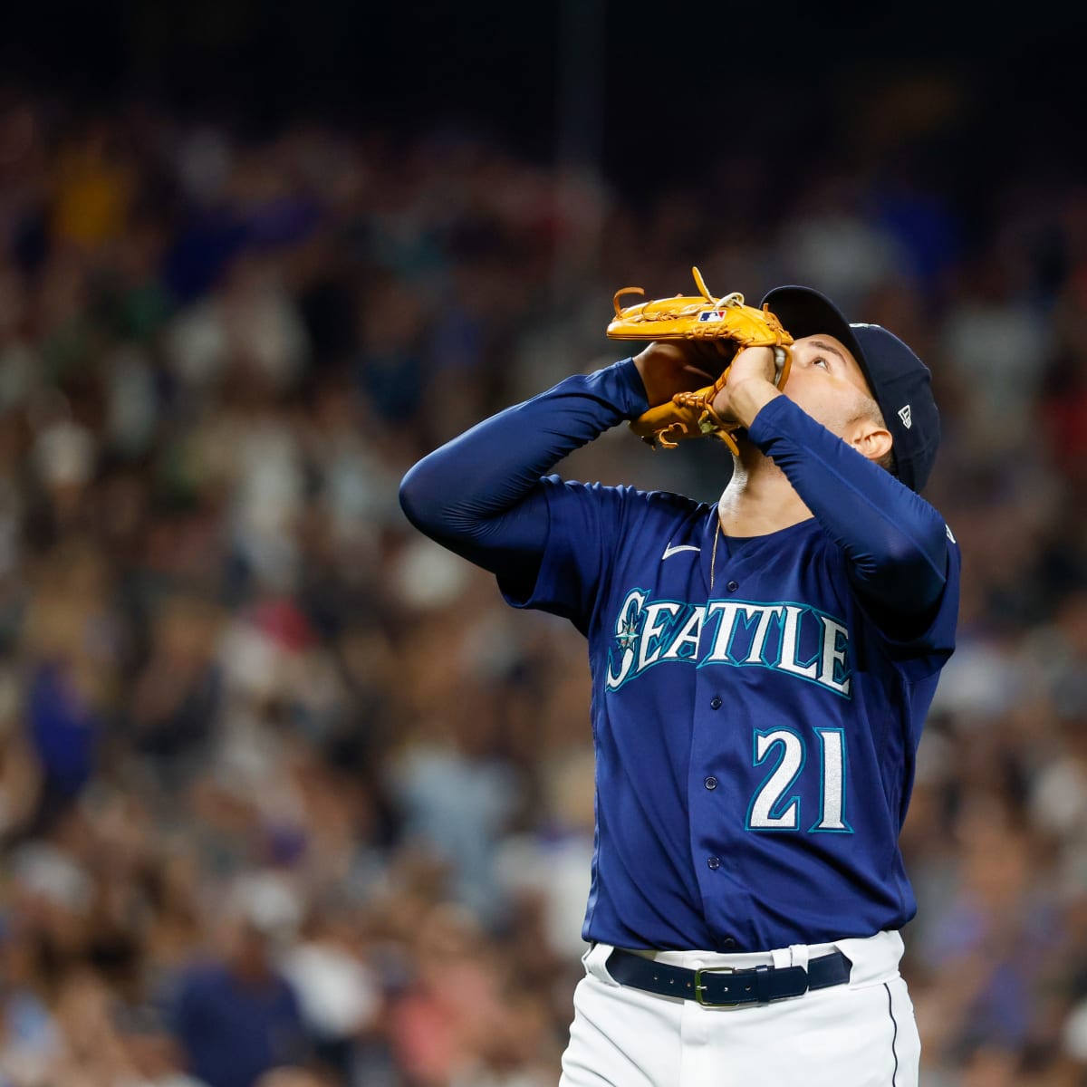 Mariners keep pace in playoff hunt with series win over Angels