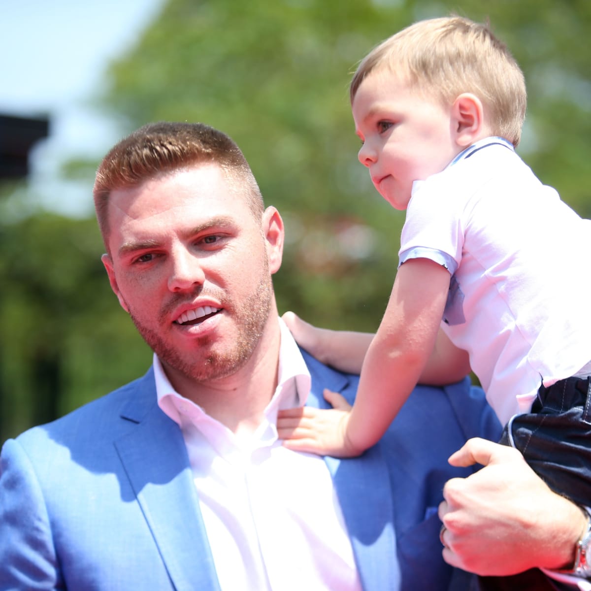 Los Angeles Dodgers Superstar Freddie Freeman Shares a Special Hitting  Moment With His 6-Year-Old Son - EssentiallySports