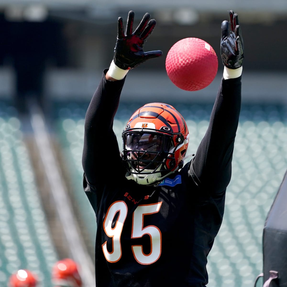 Look: Cincinnati Bengals Unveil Uniform Combo for Monday Night Football  Matchup With Cleveland Browns - Sports Illustrated Cincinnati Bengals News,  Analysis and More