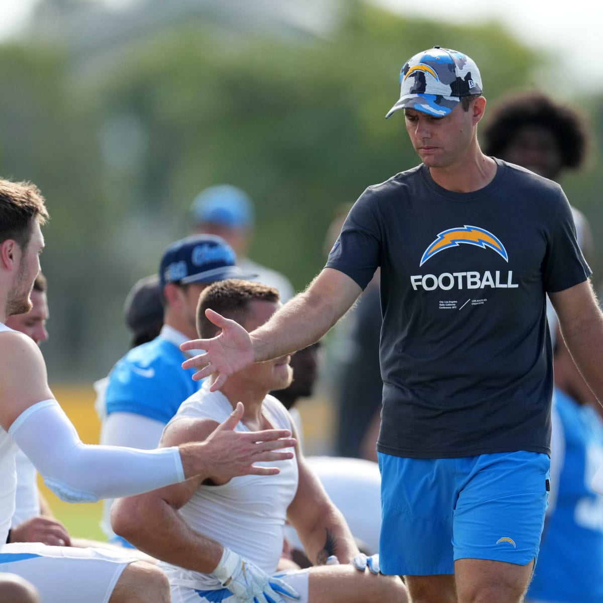 Josh Palmer Leaves 'Gingerly' From Thursday Los Angeles Chargers