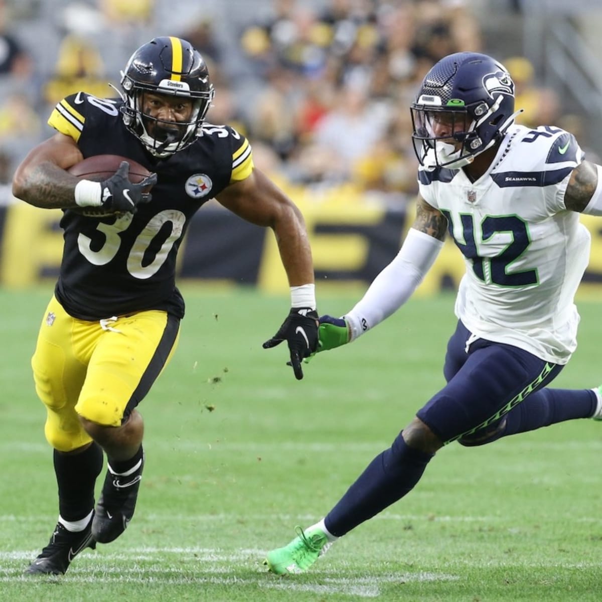 Pittsburgh Steelers running back Benny Snell Jr. (24) warms up before an  NFL football game, Sunday, Sept. 18, 2022, in Pittsburgh, PA. (AP  Photo/Matt Durisko Stock Photo - Alamy