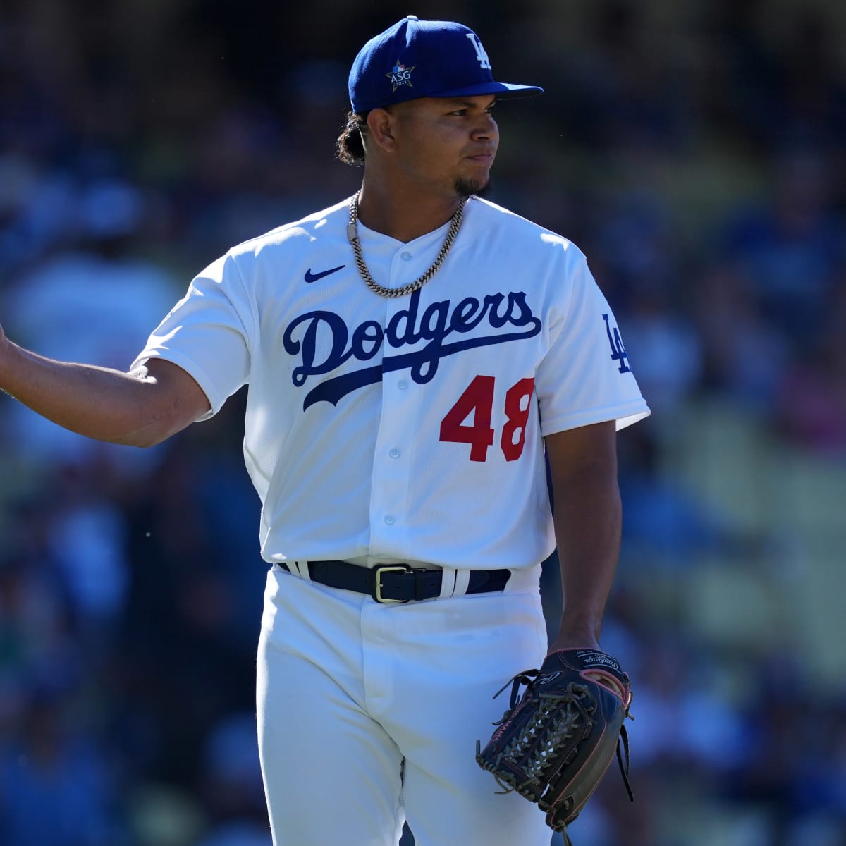 Dodgers reliever Brusdar Graterol reunites with mom, extends scoreless  innings streak