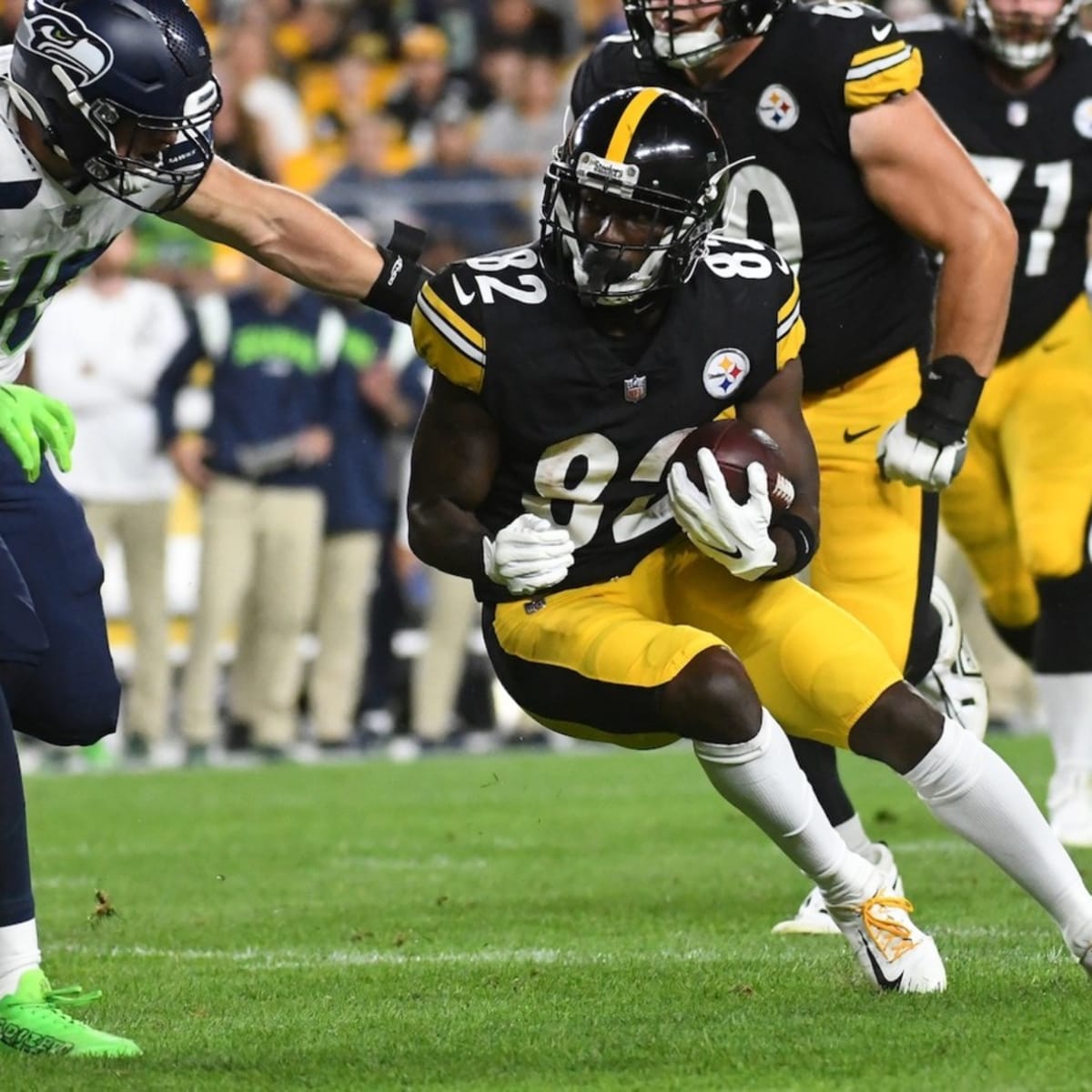 Steelers promote WR Sims to active roster as Claypool sits