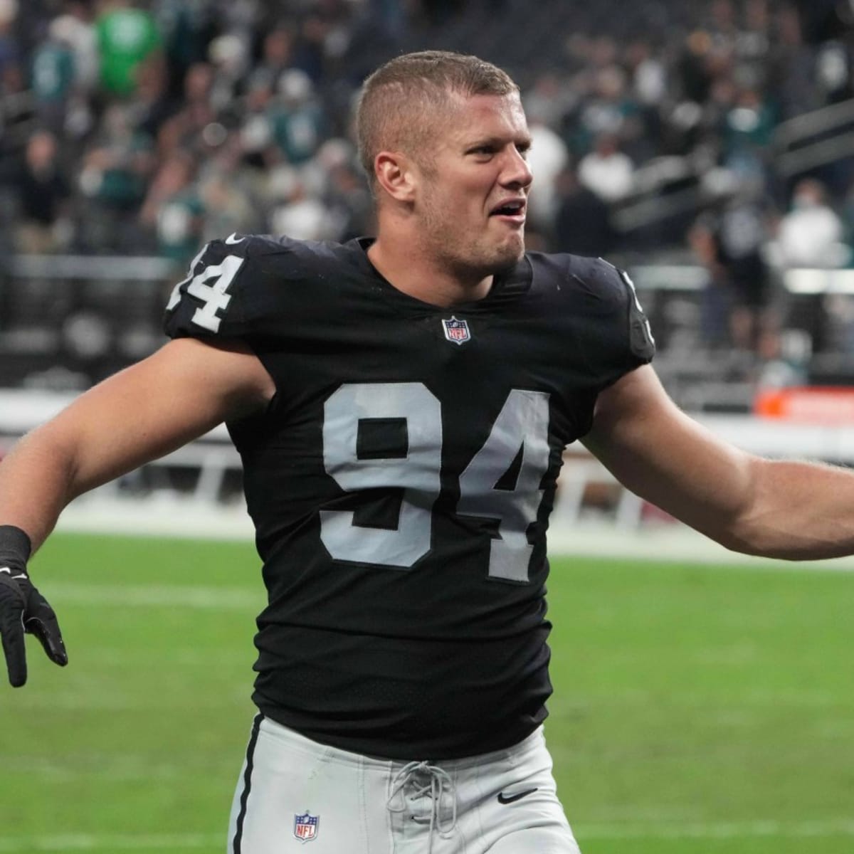 Tampa Bay Buccaneers Sign Former Raiders' Defensive End - Tampa