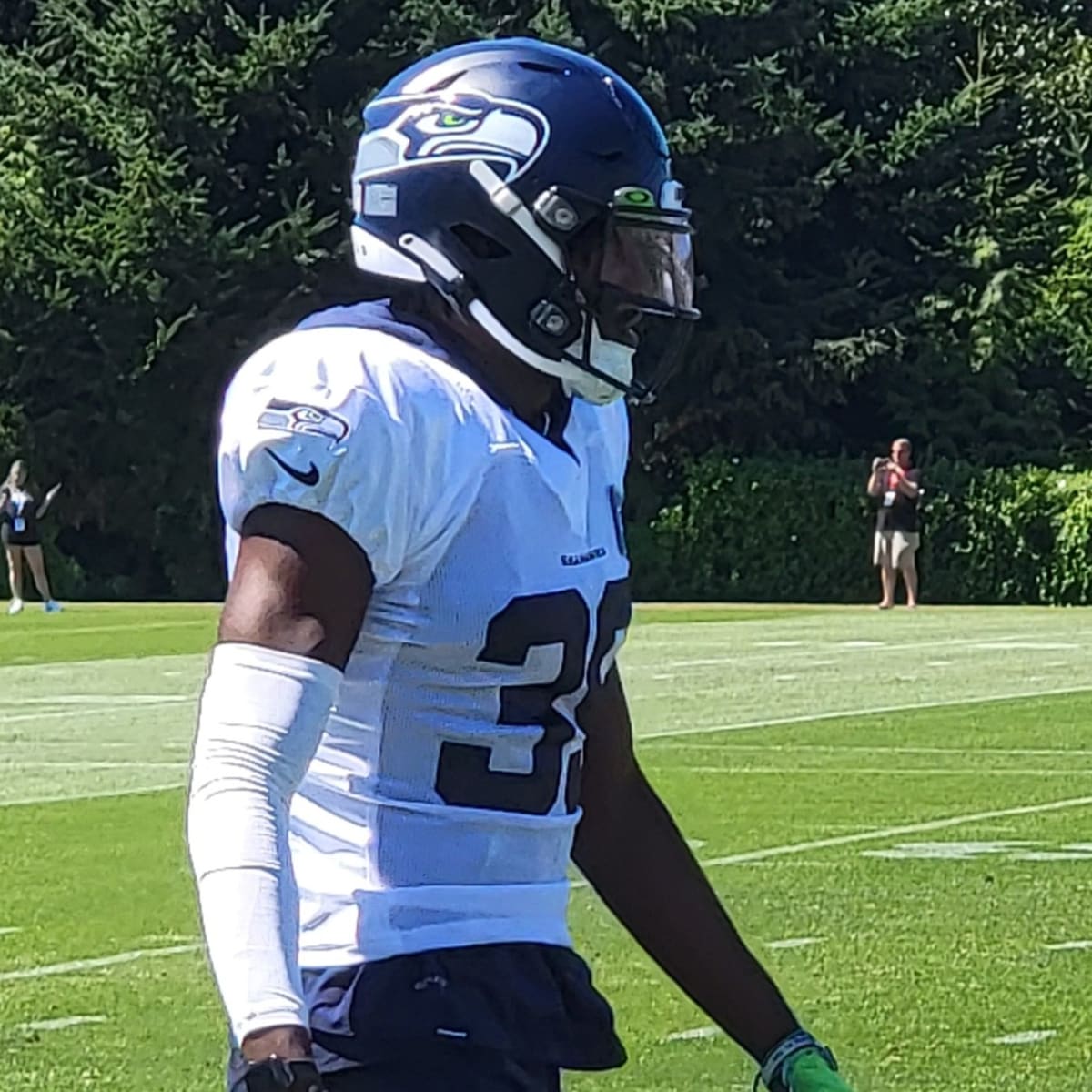 Seahawks Training Camp Battle: Coby Bryant vs Julian Love