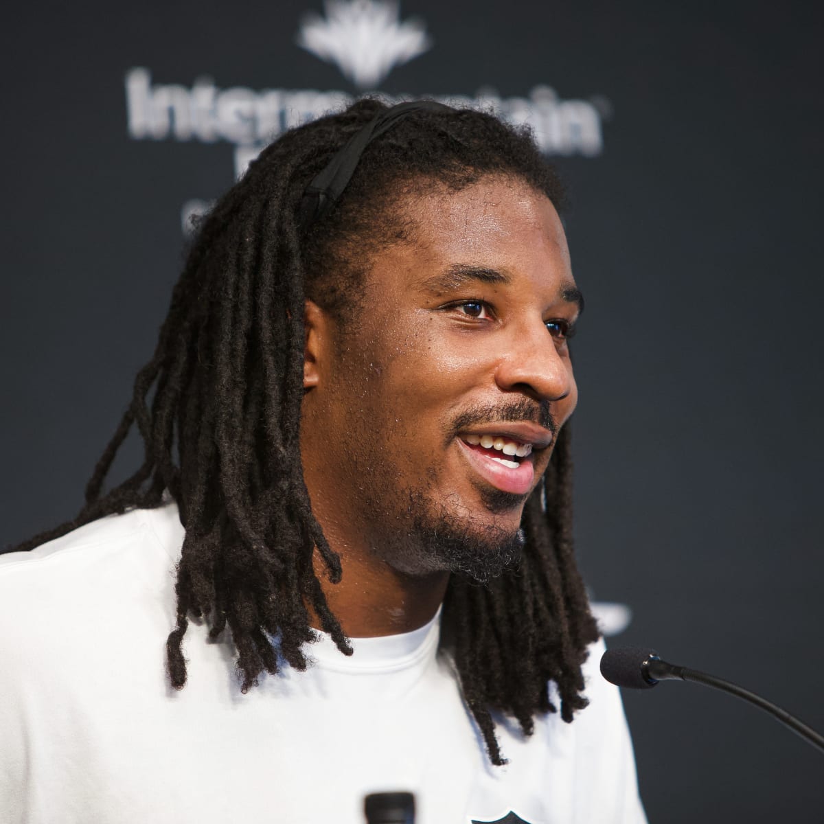 Las Vegas Raiders defensive tackle Kendal Vickers (95) stands on