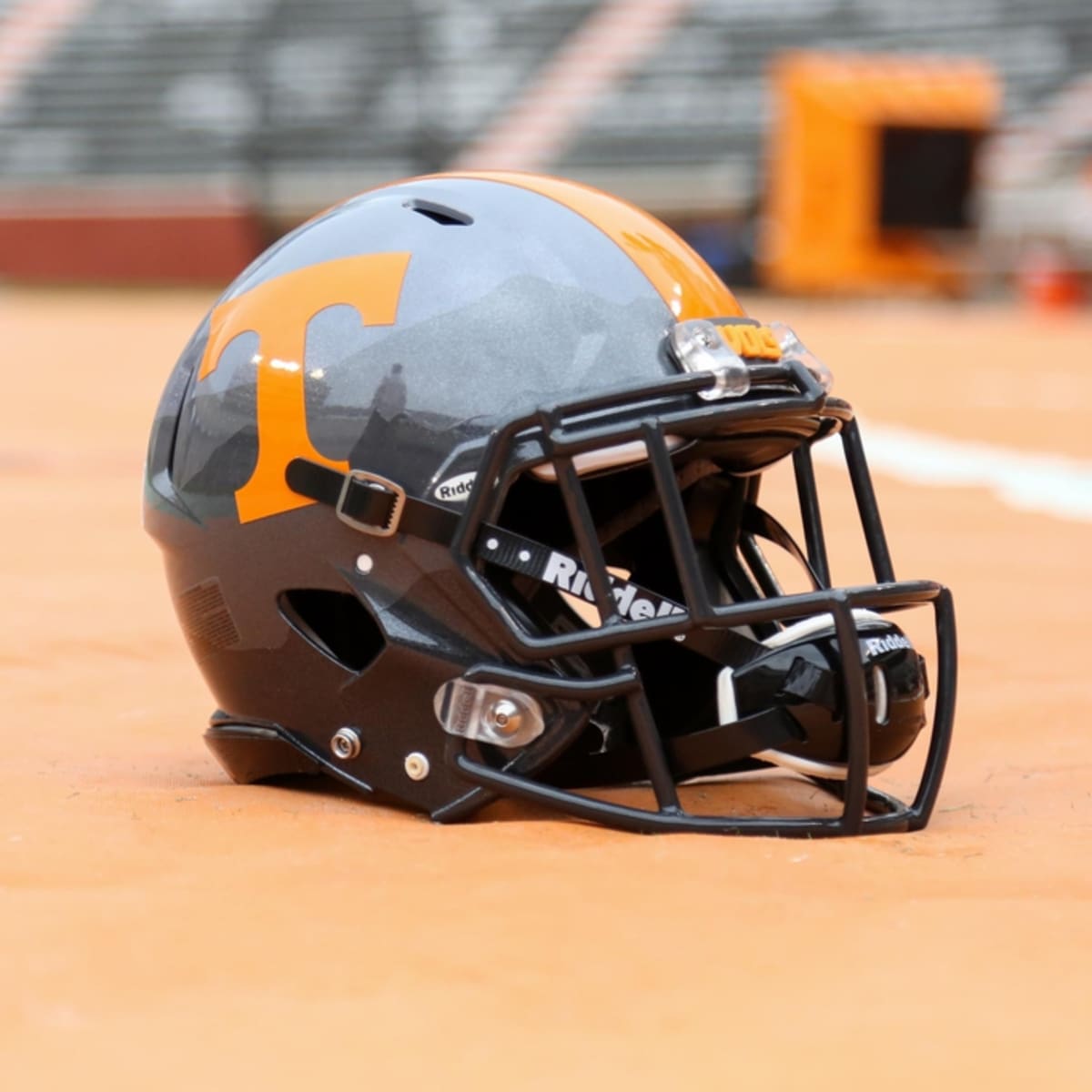 Tennessee Football Drops New Smokey Grey Throwback Uniforms