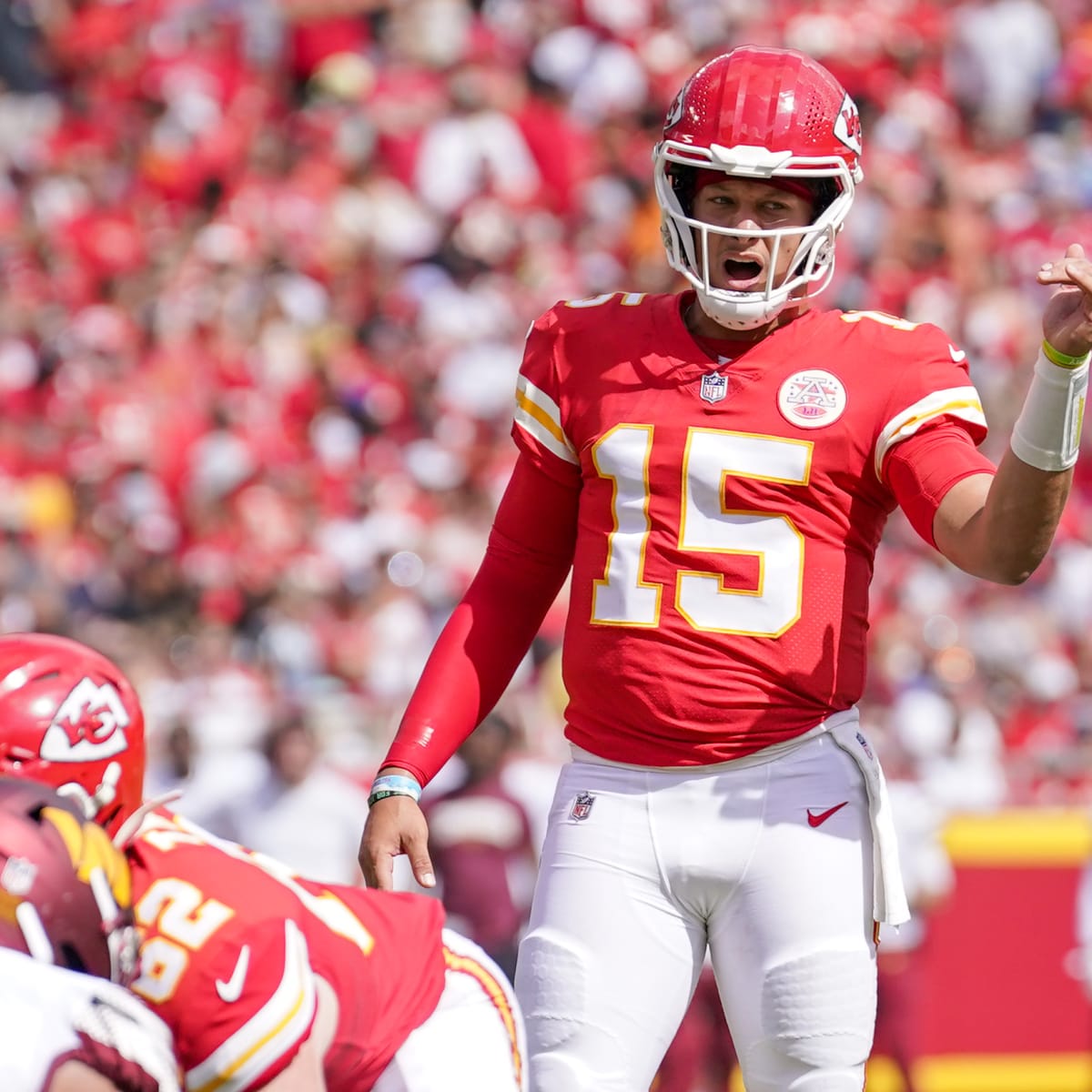 Indianapolis, Indiana, USA. 25th Sep, 2022. Kansas City Chiefs quarterback  Patrick Mahomes (15) passes the ball during NFL football game action  between the Kansas City Chiefs and the Indianapolis Colts at Lucas