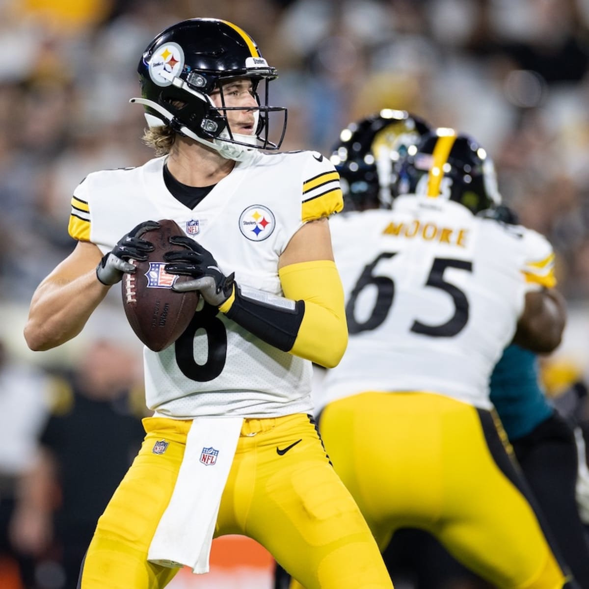 PITTSBURGH, PA - DECEMBER 24: Pittsburgh Steelers quarterback Kenny Pickett  (8) looks to pass during the national football league game between the Las  Vegas Raiders and the Pittsburgh Steelers on December 24