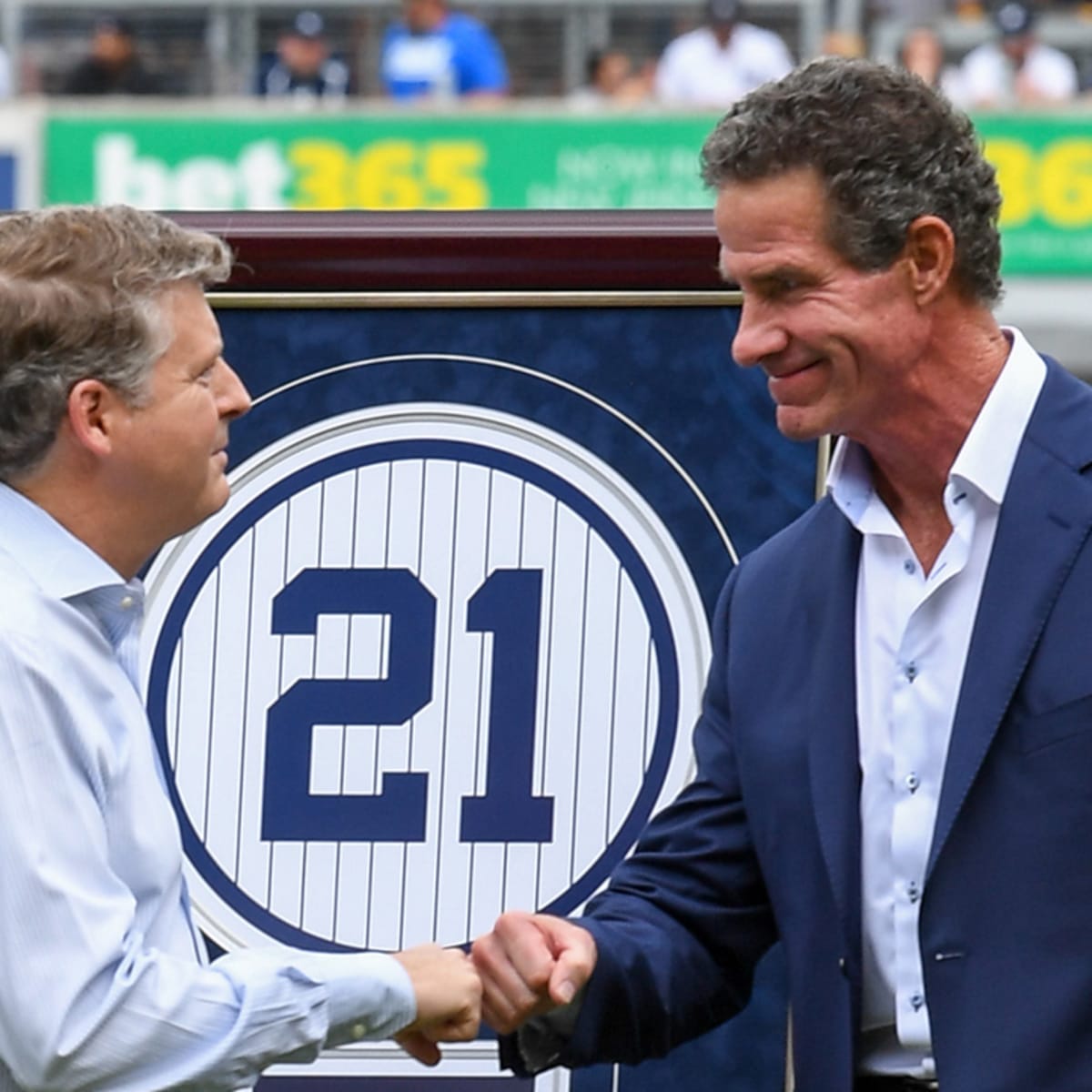 Yankees retire Paul O'Neill's No. 21 jersey, Cashman booed