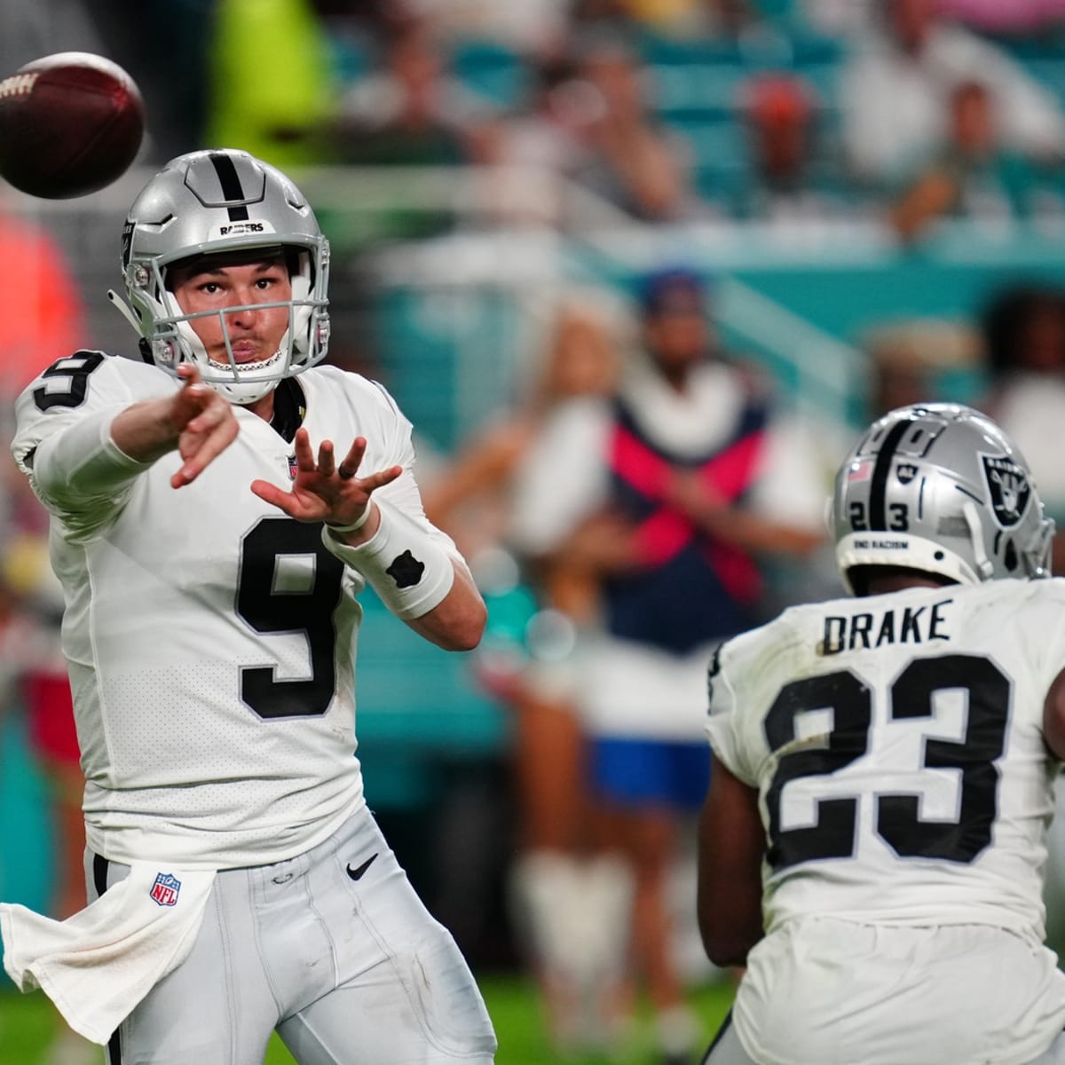 Report: Raiders trade QB Nick Mullens to Vikings