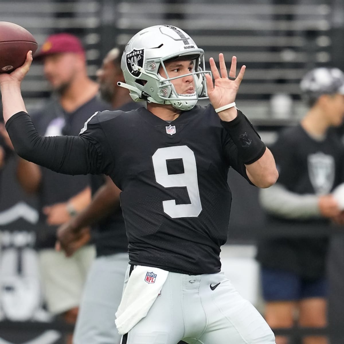 Vikings acquire QB Mullens from Raiders for 2024 conditional