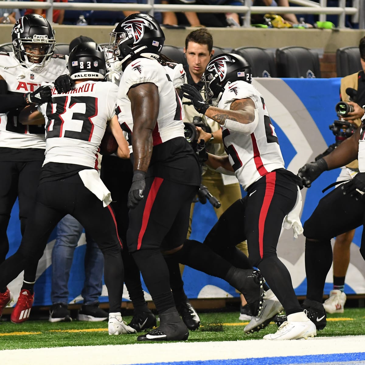 Atlanta Falcons cornerback Teez Tabor (20) runs onto the field before an  NFL football game against