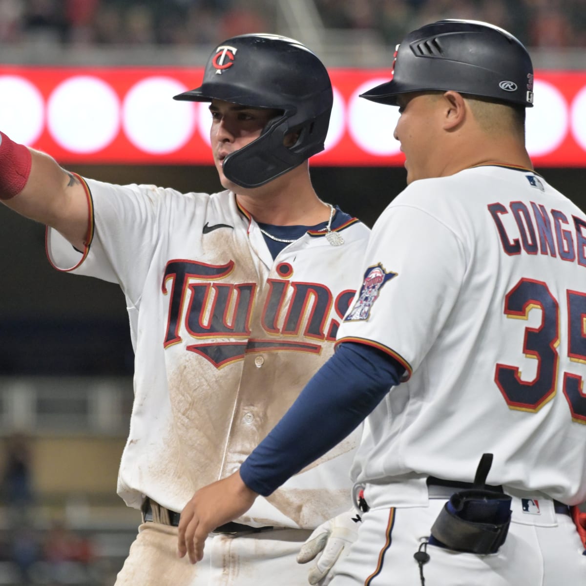 Minnesota Twins turn first ever 8-5 triple play in MLB history