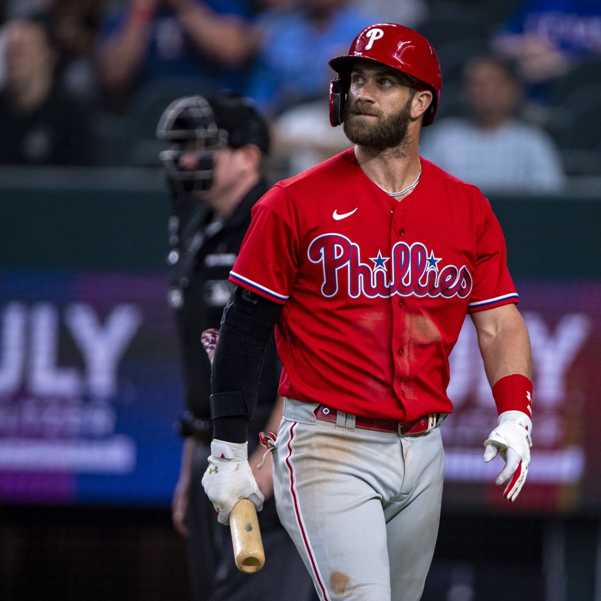 Harper 0-for-4 in return to lineup, Phillies lose big to Dodgers
