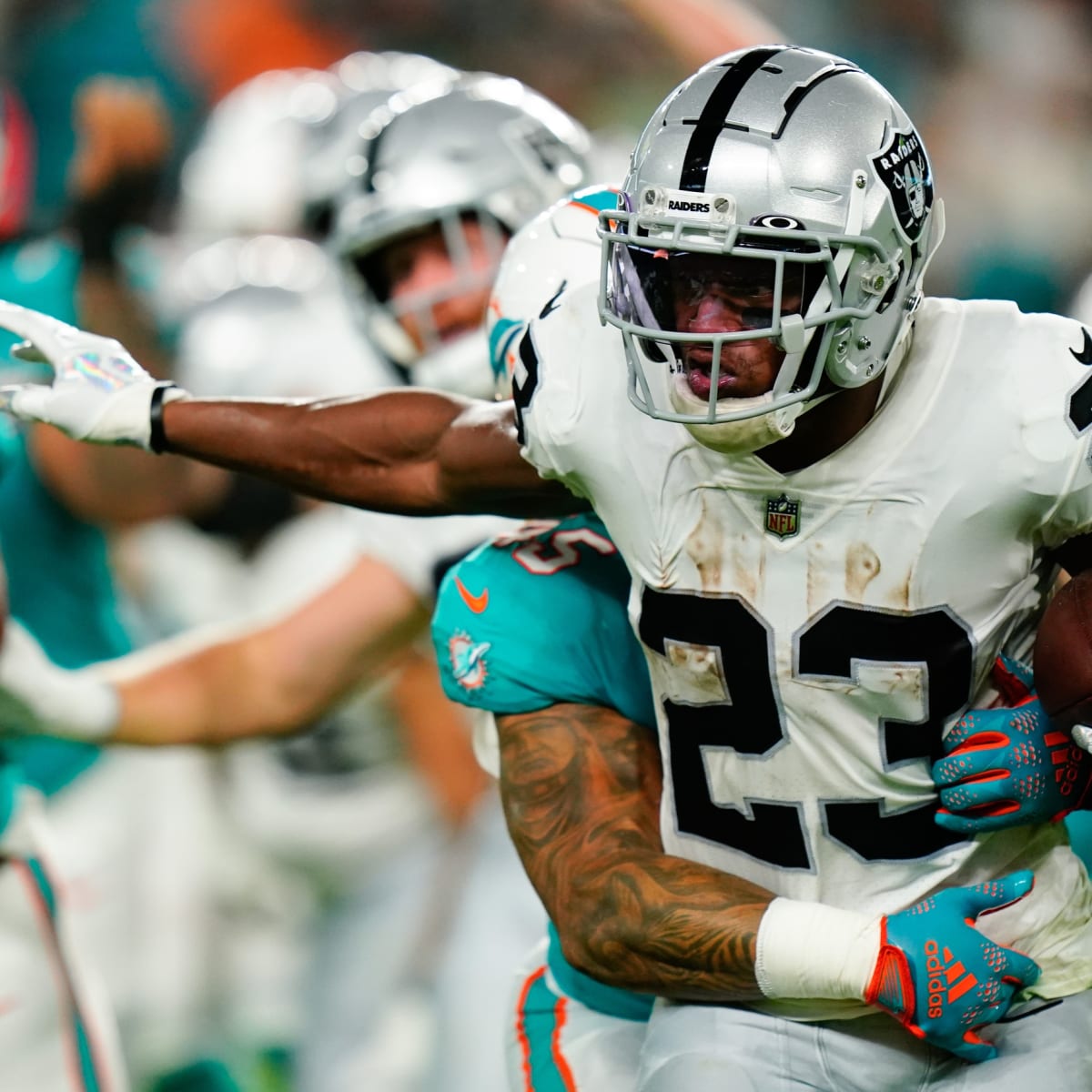 Zamir White Predicted to Overtake Kenyan Drake on Raiders Depth