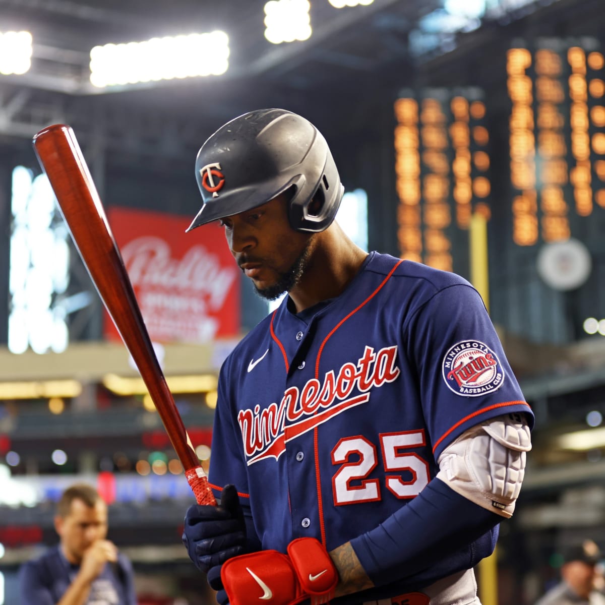 Twins' Byron Buxton says compensating for knee tendinitis contributed to  hip strain