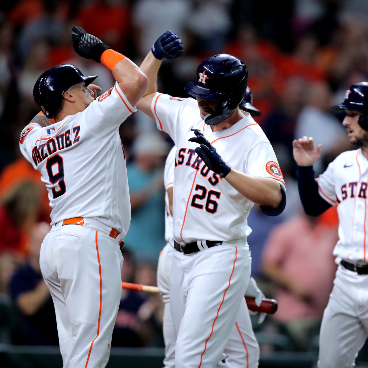 Houston Astros sweep Minnesota Twins behind Mancini, Vázquez