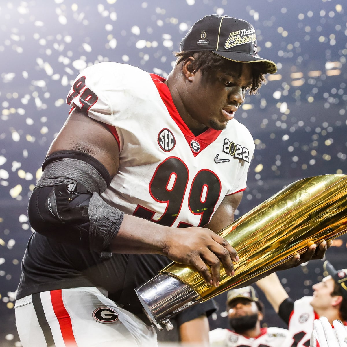 National championship 2022: Watch as Kelee Ringo's thrilling pick six seals  Georgia's first title since 1980 