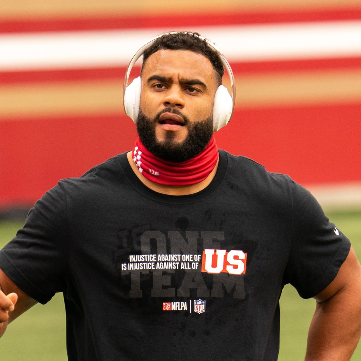 New York Jets defensive end Solomon Thomas (94) waits with teammates  against the New England Patriots during an NFL football game Sunday, Oct. 30,  2022, in East Rutherford, N.J. (AP Photo/Adam Hunger