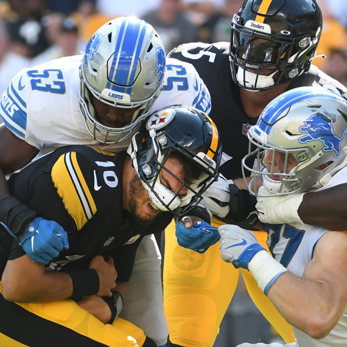 Lions' defense restores its roar in 21-20 win over reigning Super