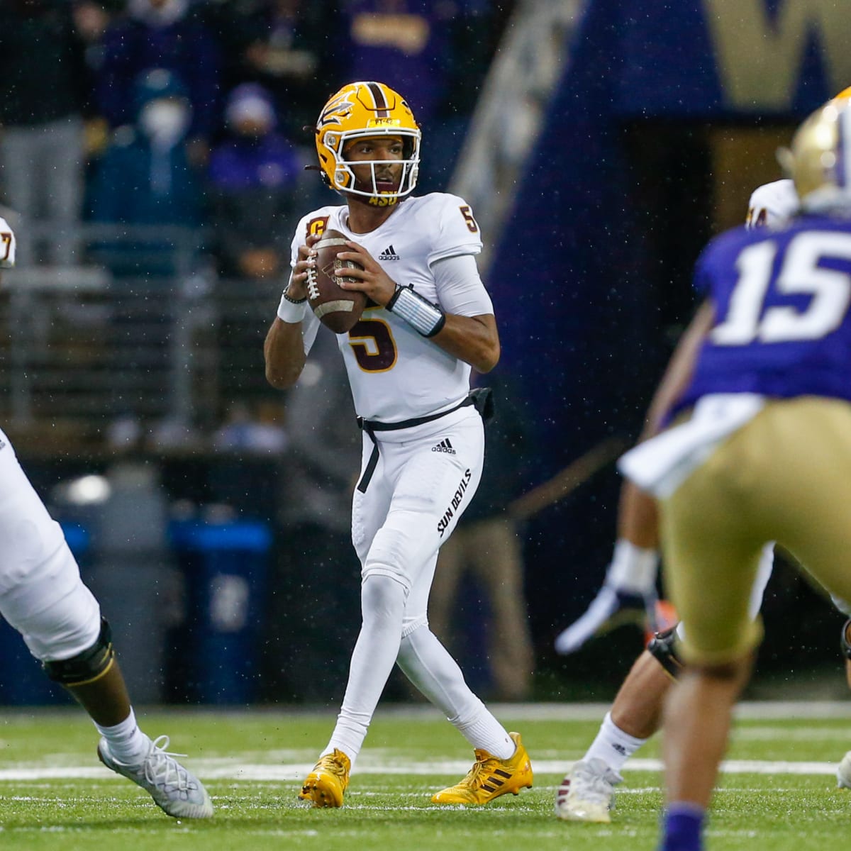 LSU QB Jayden Daniels Signs Unique NIL Deal - Sports Illustrated LSU Tigers  News, Analysis and More.