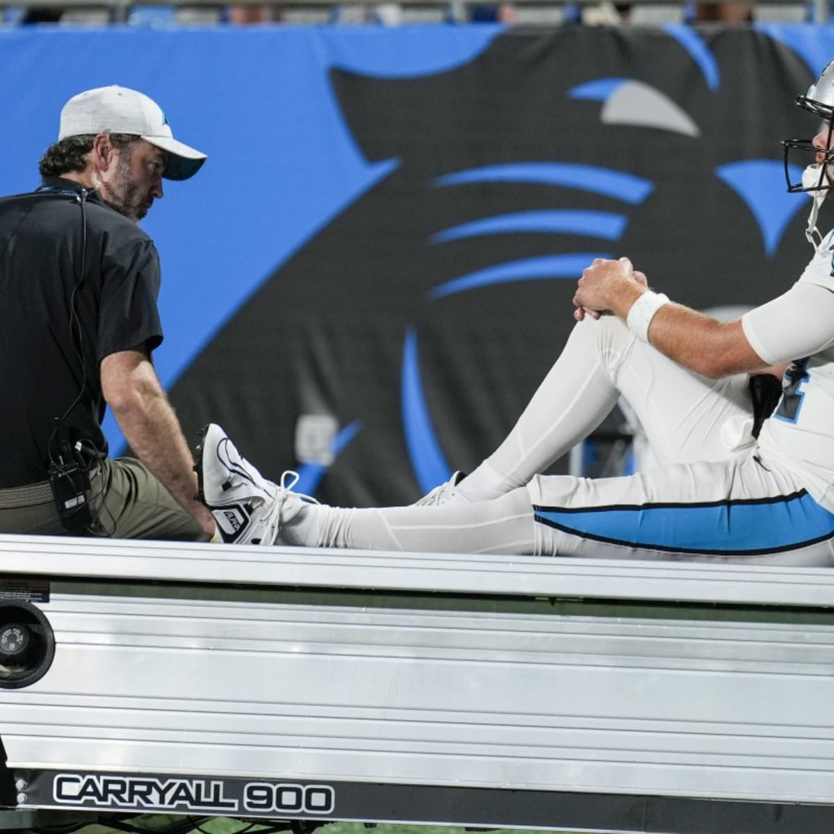 Sam Darnold injury: Panthers QB suffers head injury in Week 8 and won't  return - DraftKings Network