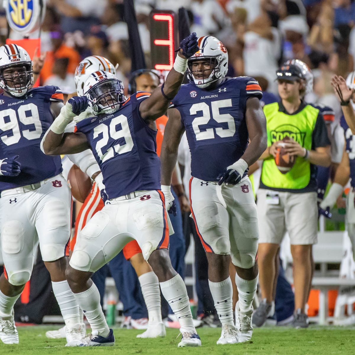 Auburn 2023 NFL Draft Scouting Reports Include Derick Hall, Colby