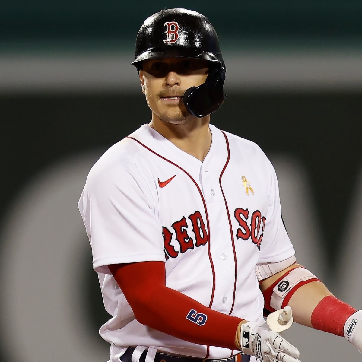 Dodgers re-acquire Red Sox utility player Kike Hernandez