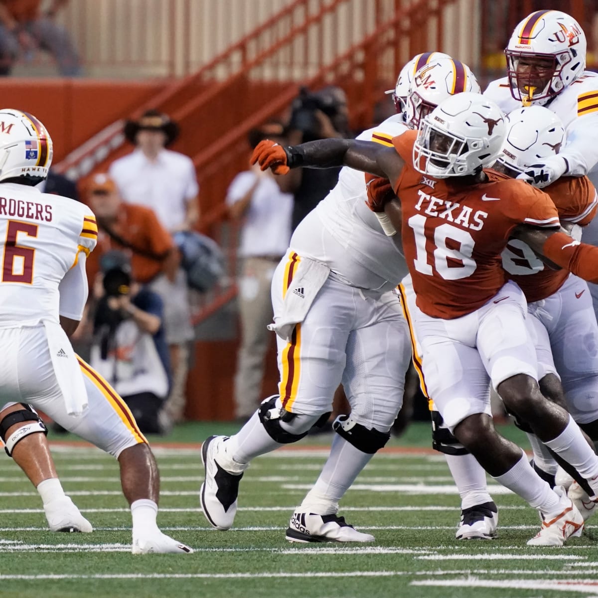 Texas Longhorns football: Another big transfer headed to Austin in