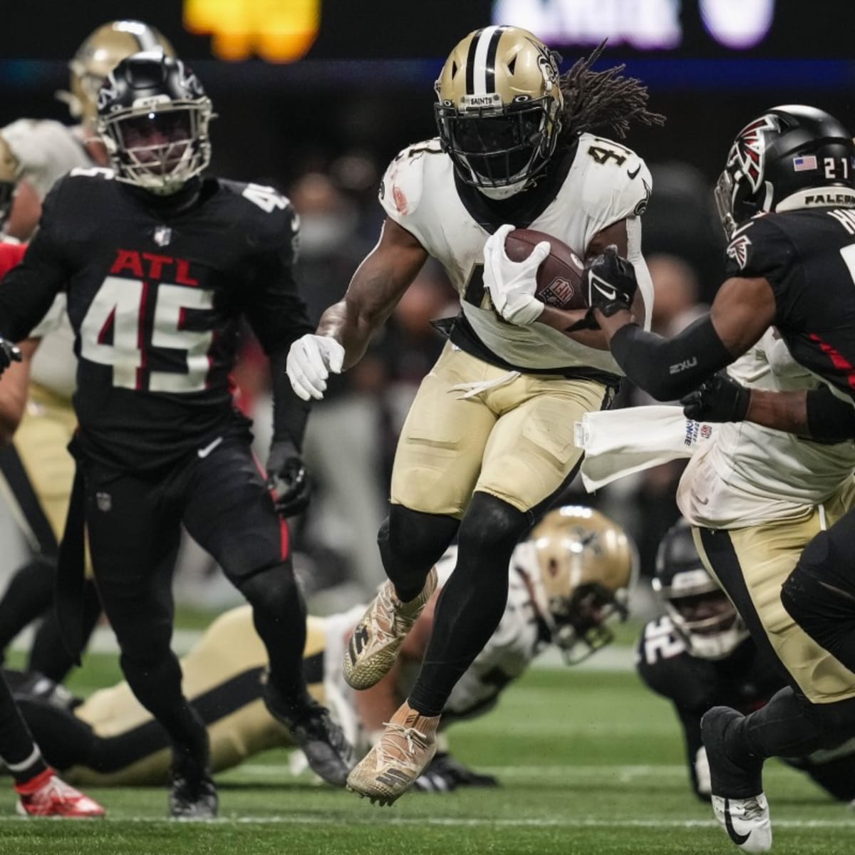 New Orleans, Louisiana, USA. 18th Dec, 2022. New Orleans Saints running  back Alvin Kamara runs the ball against the Atlanta Falcons in an NFL game  in New Orleans, Louisiana USA on December