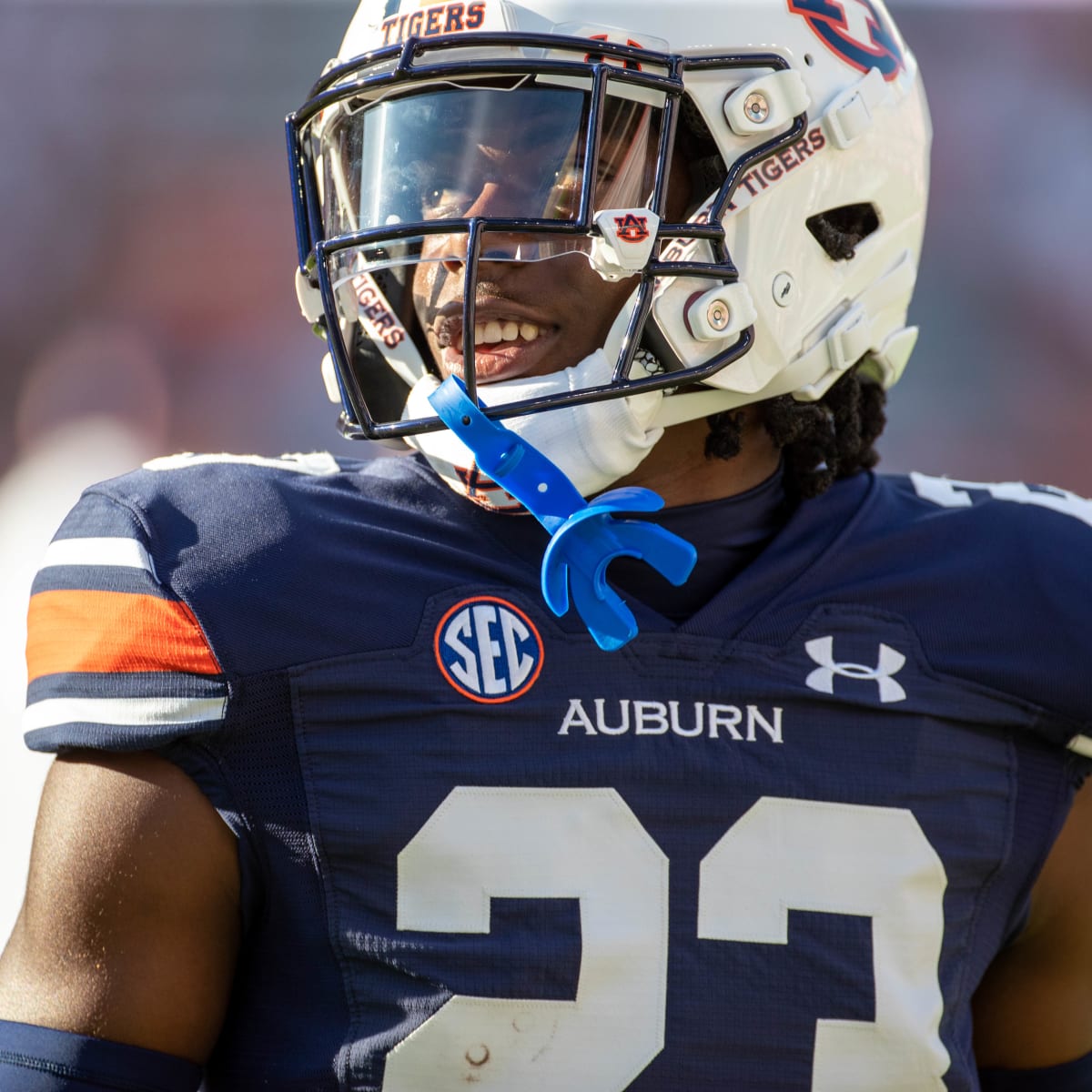 Former Auburn wide receiver flips from Cincinnati to join Deion