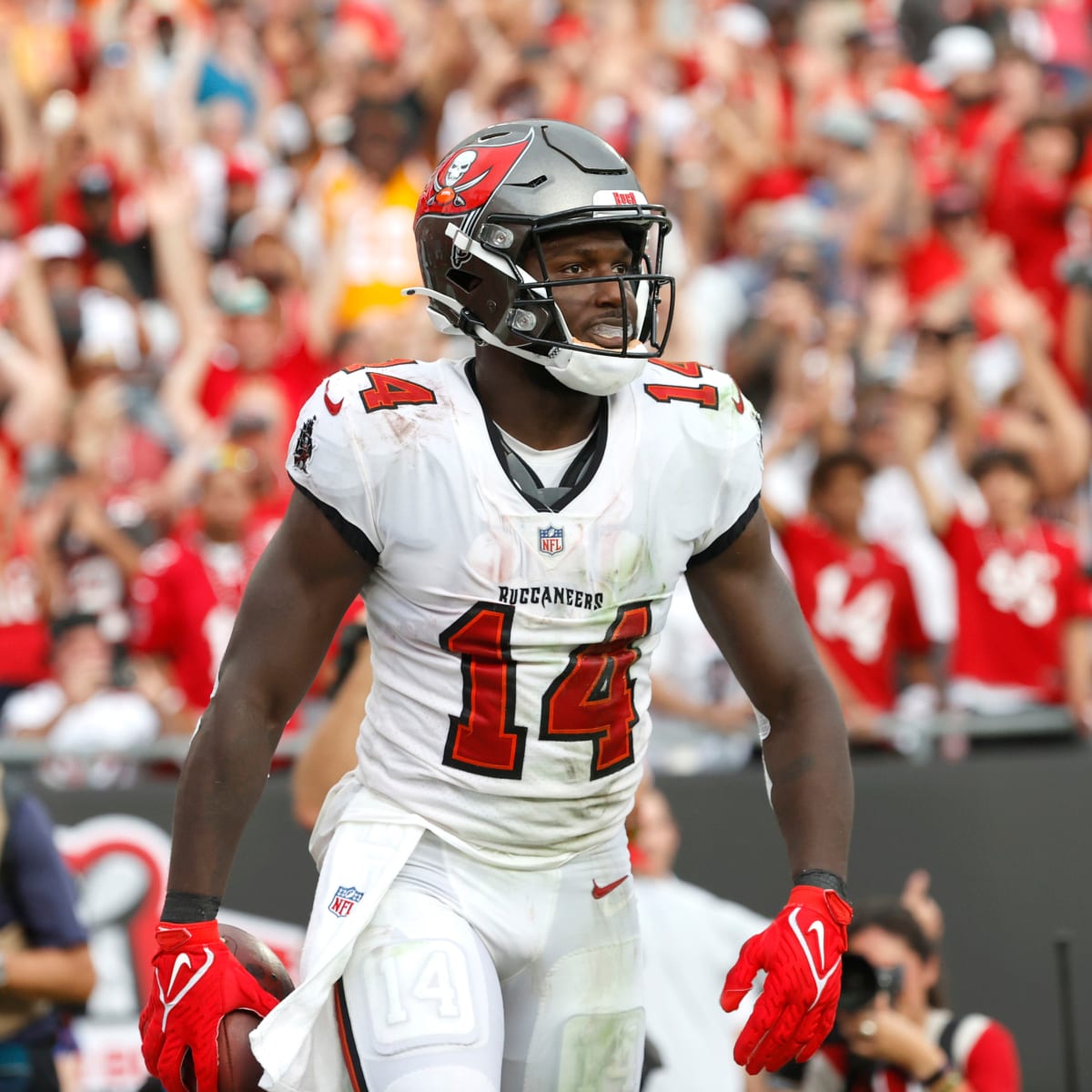 Bucs wider receiver Chris Godwin talks health, quarterbacks at